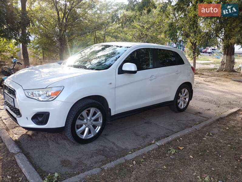 Позашляховик / Кросовер Mitsubishi Outlander 2013 в Кілії