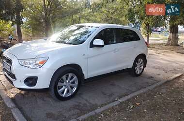 Внедорожник / Кроссовер Mitsubishi Outlander 2013 в 