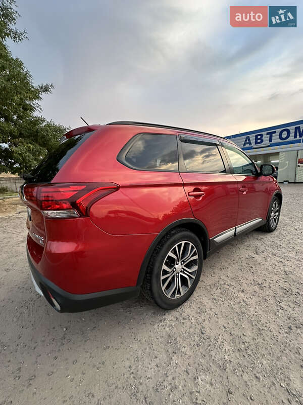 Позашляховик / Кросовер Mitsubishi Outlander 2015 в Вознесенську