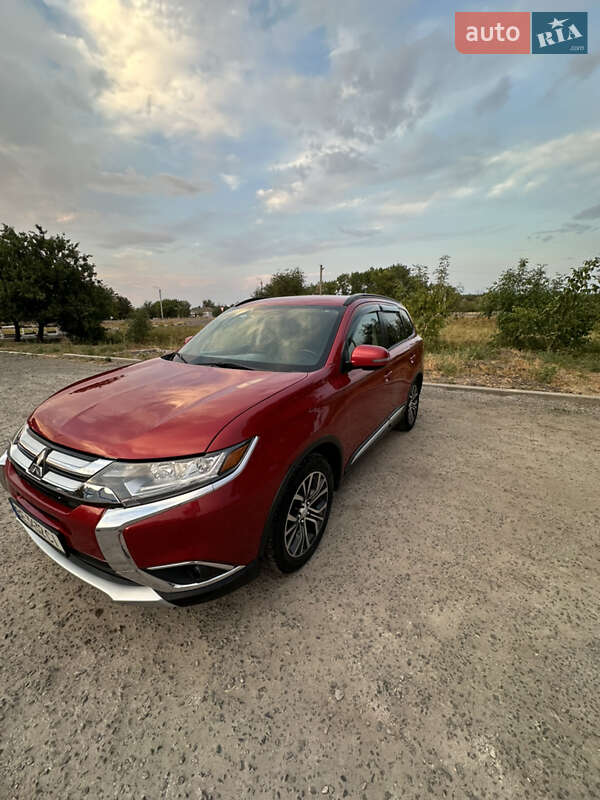 Позашляховик / Кросовер Mitsubishi Outlander 2015 в Вознесенську