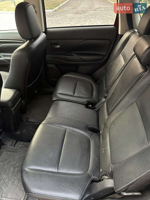 Позашляховик / Кросовер Mitsubishi Outlander 2015 в Вознесенську