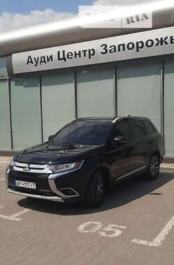 Внедорожник / Кроссовер Mitsubishi Outlander 2017 в Запорожье