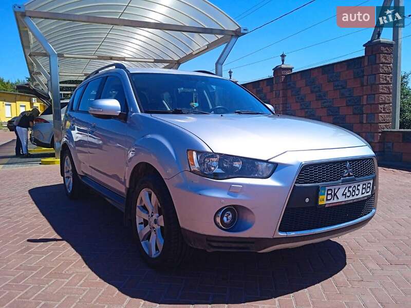 Позашляховик / Кросовер Mitsubishi Outlander 2011 в Рівному