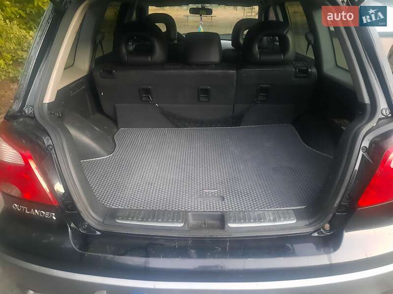 Позашляховик / Кросовер Mitsubishi Outlander 2006 в Кременчуці