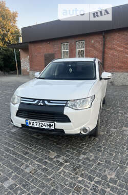 Внедорожник / Кроссовер Mitsubishi Outlander 2013 в Богодухове