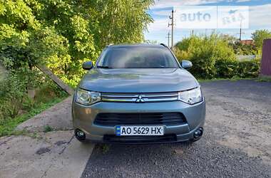 Позашляховик / Кросовер Mitsubishi Outlander 2013 в Мукачевому