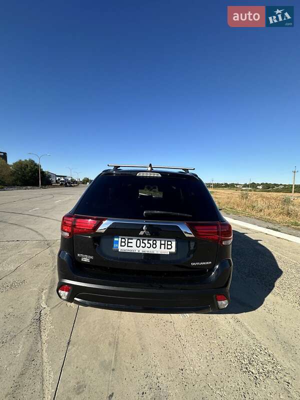 Внедорожник / Кроссовер Mitsubishi Outlander 2017 в Новой Одессе