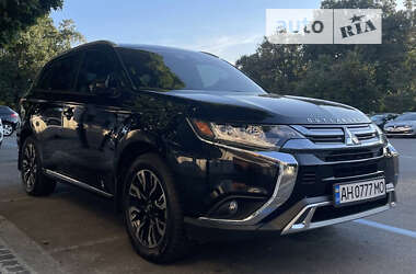 Позашляховик / Кросовер Mitsubishi Outlander 2018 в Львові