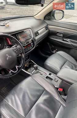 Внедорожник / Кроссовер Mitsubishi Outlander 2018 в 