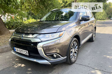 Позашляховик / Кросовер Mitsubishi Outlander 2016 в Києві