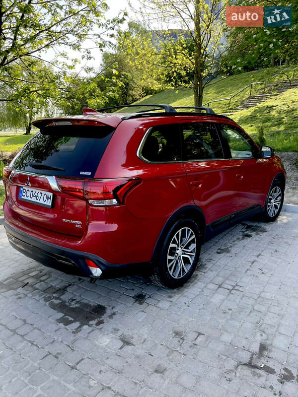 Внедорожник / Кроссовер Mitsubishi Outlander 2017 в Львове