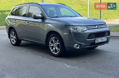 Позашляховик / Кросовер Mitsubishi Outlander 2012 в Києві