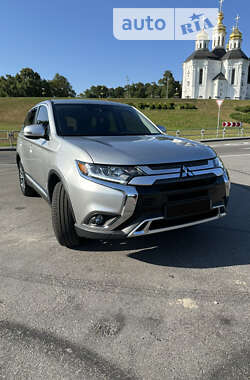 Позашляховик / Кросовер Mitsubishi Outlander 2020 в Чернігові