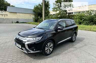 Внедорожник / Кроссовер Mitsubishi Outlander 2020 в Одессе