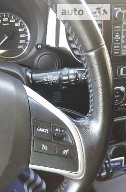 Внедорожник / Кроссовер Mitsubishi Outlander 2012 в 