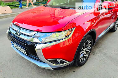 Позашляховик / Кросовер Mitsubishi Outlander 2017 в Києві