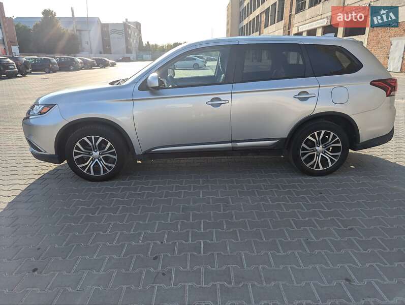 Позашляховик / Кросовер Mitsubishi Outlander 2017 в Тернополі
