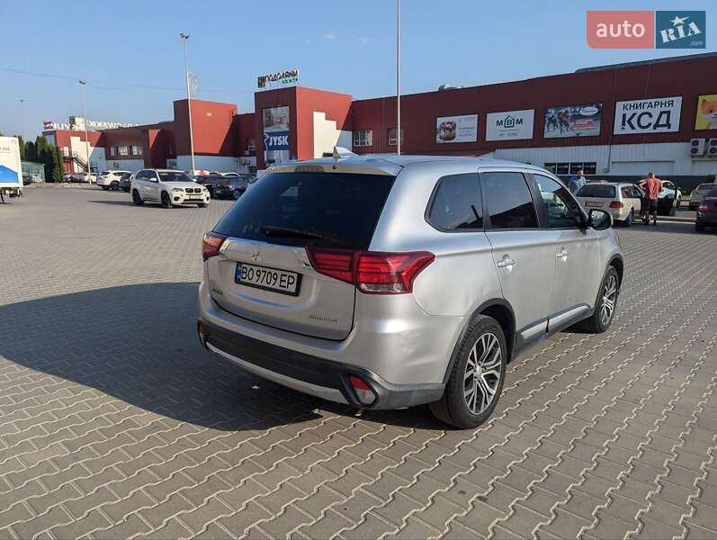 Позашляховик / Кросовер Mitsubishi Outlander 2017 в Тернополі