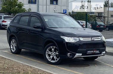 Внедорожник / Кроссовер Mitsubishi Outlander 2014 в Николаеве