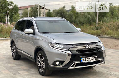 Позашляховик / Кросовер Mitsubishi Outlander 2016 в Києві