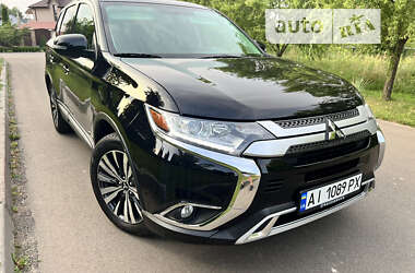 Позашляховик / Кросовер Mitsubishi Outlander 2019 в Києві