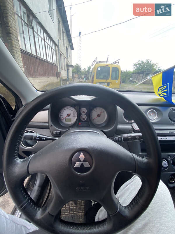 Позашляховик / Кросовер Mitsubishi Outlander 2006 в Шацьку