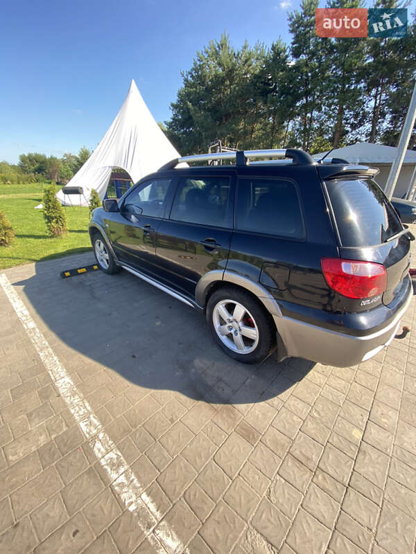 Позашляховик / Кросовер Mitsubishi Outlander 2006 в Шацьку