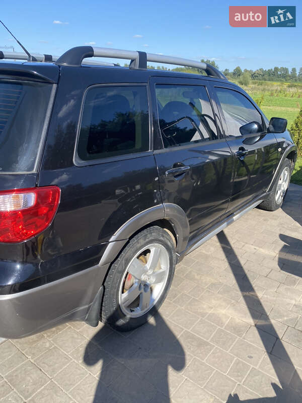 Позашляховик / Кросовер Mitsubishi Outlander 2006 в Шацьку