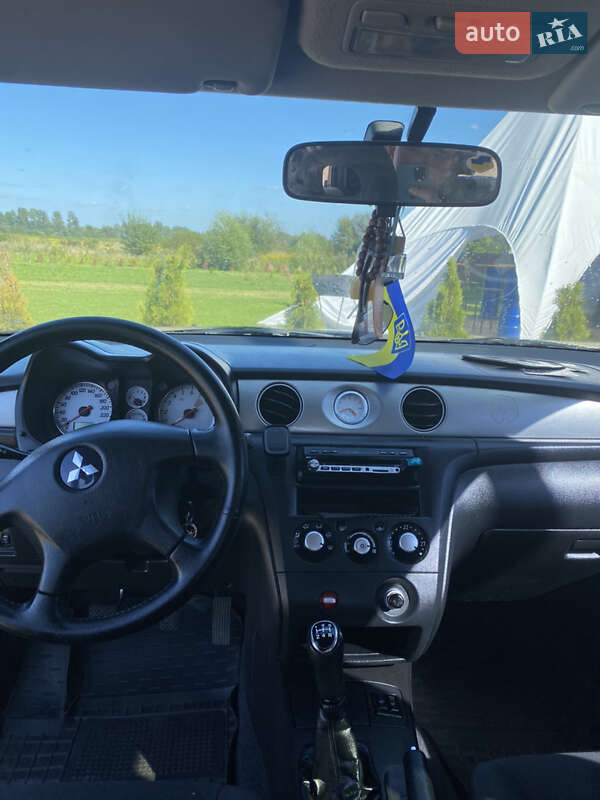 Позашляховик / Кросовер Mitsubishi Outlander 2006 в Шацьку