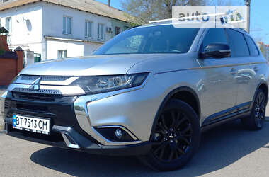 Внедорожник / Кроссовер Mitsubishi Outlander 2018 в Николаеве