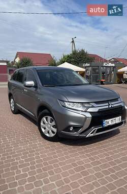 Mitsubishi Outlander 2022