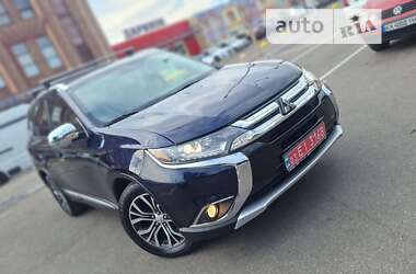 Внедорожник / Кроссовер Mitsubishi Outlander 2016 в Киеве