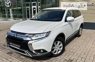 Позашляховик / Кросовер Mitsubishi Outlander 2019 в Києві