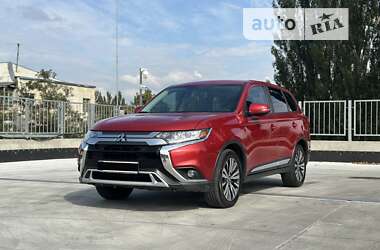 Позашляховик / Кросовер Mitsubishi Outlander 2019 в Києві