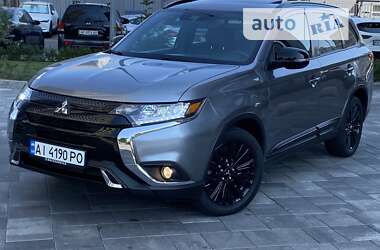 Внедорожник / Кроссовер Mitsubishi Outlander 2020 в Киеве