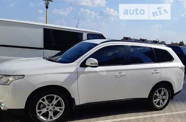 Позашляховик / Кросовер Mitsubishi Outlander 2013 в Києві