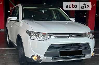 Позашляховик / Кросовер Mitsubishi Outlander 2014 в Львові