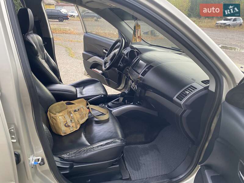 Позашляховик / Кросовер Mitsubishi Outlander 2006 в Благовіщенську