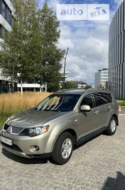 Позашляховик / Кросовер Mitsubishi Outlander 2009 в Києві