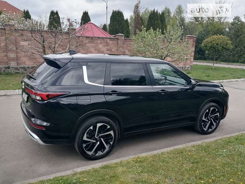 Внедорожник / Кроссовер Mitsubishi Outlander 2021 в Киеве
