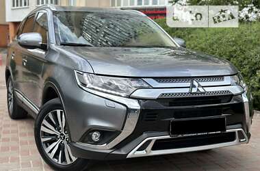 Позашляховик / Кросовер Mitsubishi Outlander 2023 в Києві