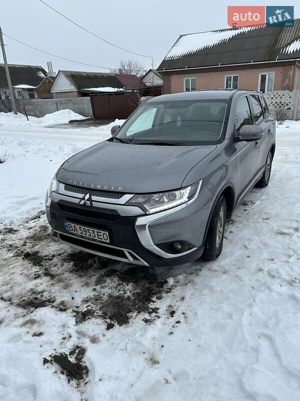 Внедорожник / Кроссовер Mitsubishi Outlander 2021 в Кропивницком