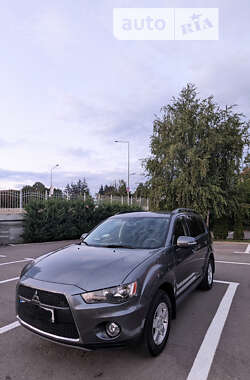 Mitsubishi Outlander 2012