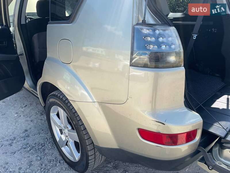 Позашляховик / Кросовер Mitsubishi Outlander 2006 в Золочеві