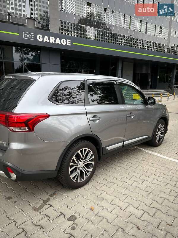 Внедорожник / Кроссовер Mitsubishi Outlander 2015 в Львове