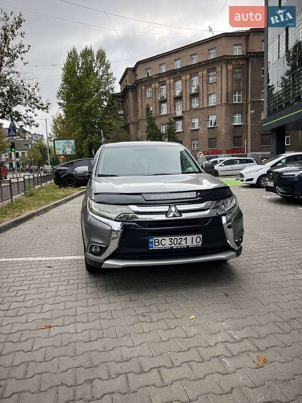 Внедорожник / Кроссовер Mitsubishi Outlander 2015 в Львове