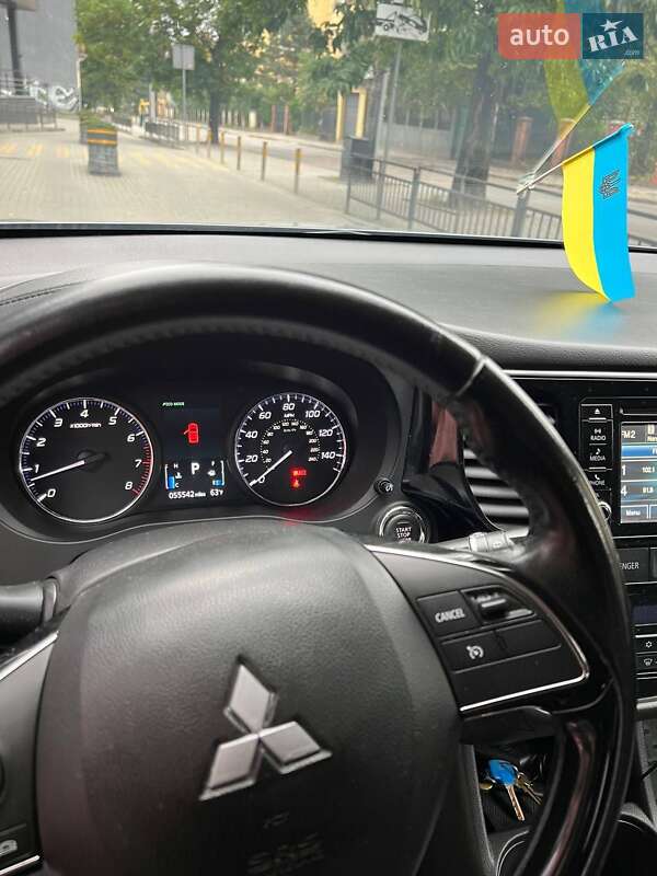 Внедорожник / Кроссовер Mitsubishi Outlander 2015 в Львове