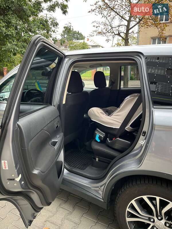 Внедорожник / Кроссовер Mitsubishi Outlander 2015 в Львове