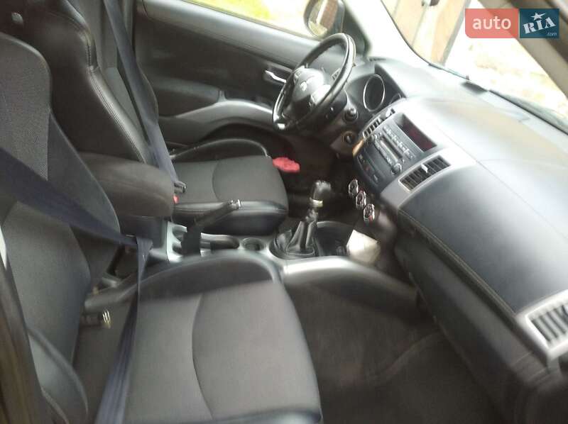 Mitsubishi Outlander 2011