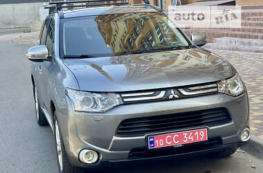 Позашляховик / Кросовер Mitsubishi Outlander 2013 в Києві